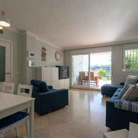 Beautiful Buganvillas Garden * מנילבה